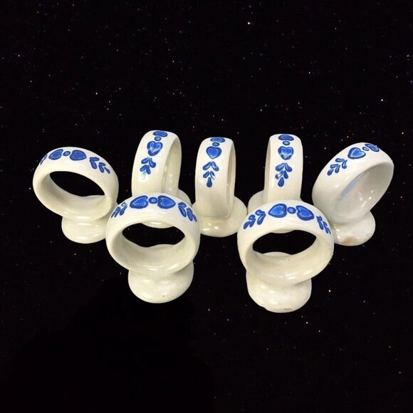 Vintage Pfaltzgraff Yorktowne Set of 7 Footed Napkin Ring Blue Heart Design - Picture 1 of 7